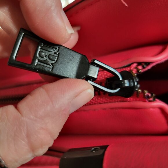 BADGLEY MISCHKA HOT PINK VEGAN LEATHER HANDBAG CROSSBODY - Picture 7 of 15